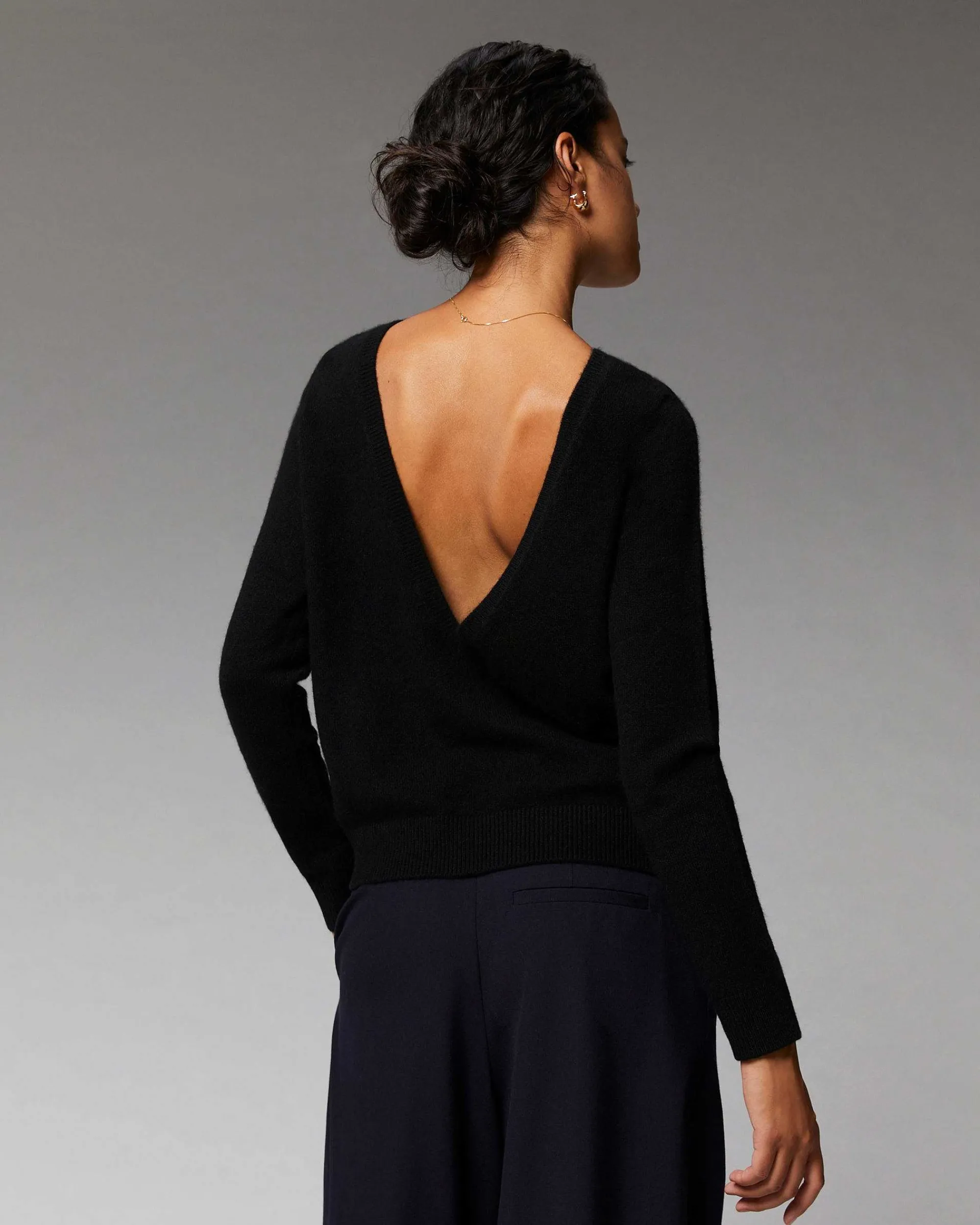 Pull Col Rond Dos Nu Leger*FROM FUTURE Clearance