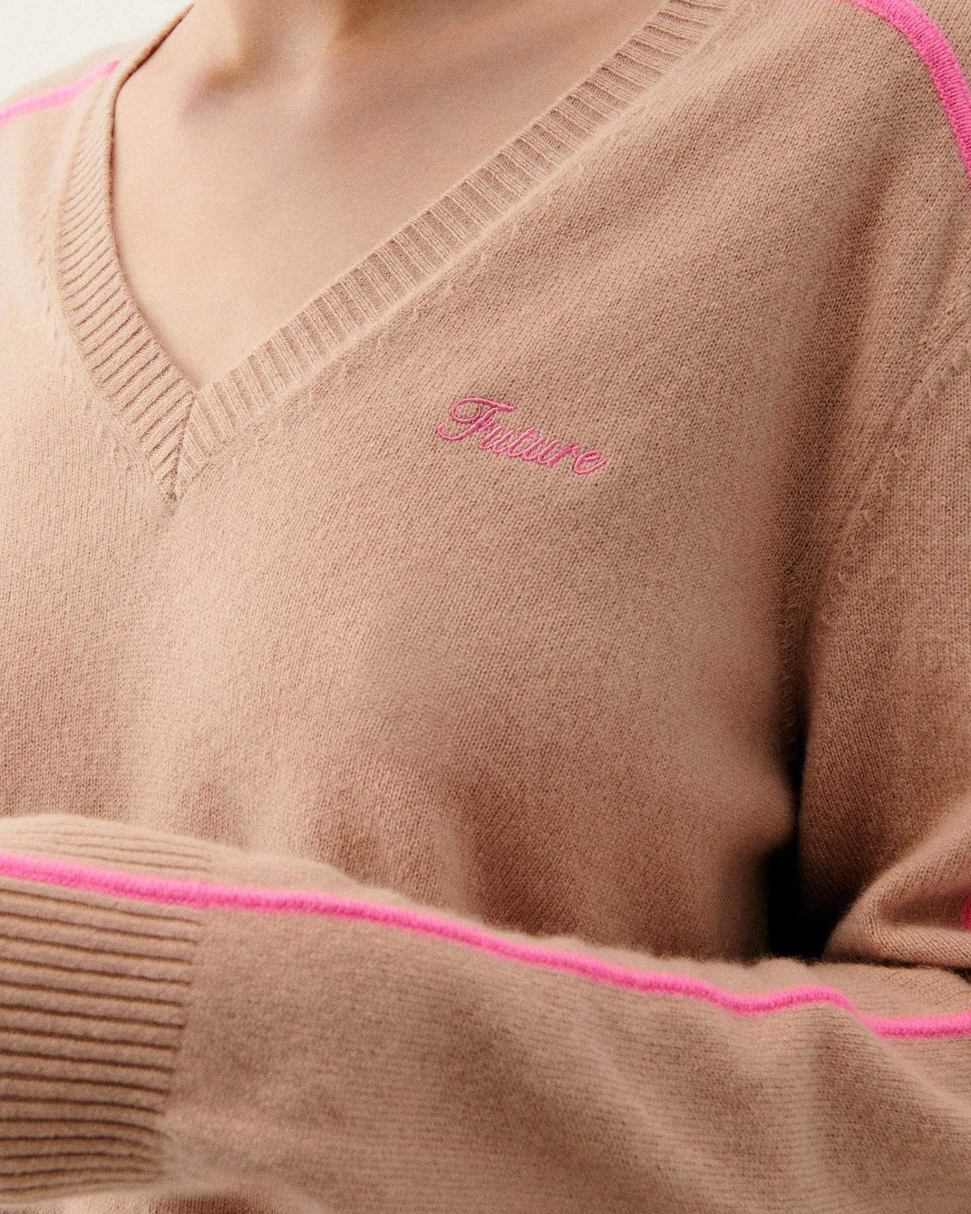 Pull Col V Bandes Fines Future*FROM FUTURE Outlet